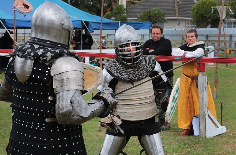 Medieval Market : Swords and Armour : Medieval Fighting : Levin : New Zealand : Richard Moore : Journalist : Photographer :